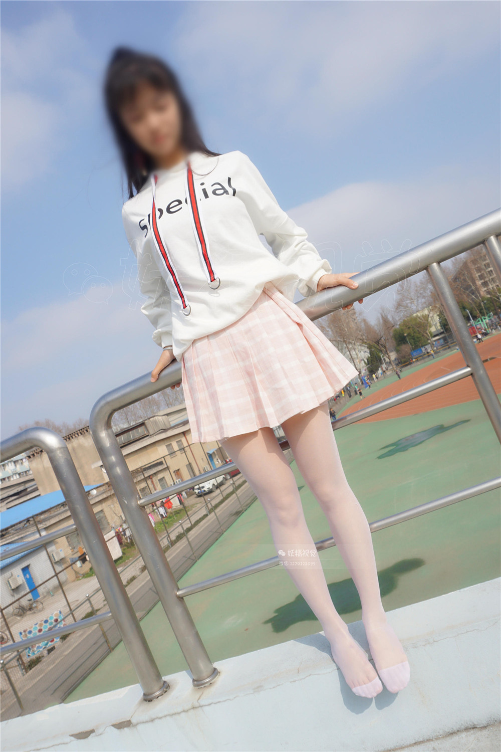 【在线看】[妖精视觉] NO.054 妮妮 天台白丝 [74P]