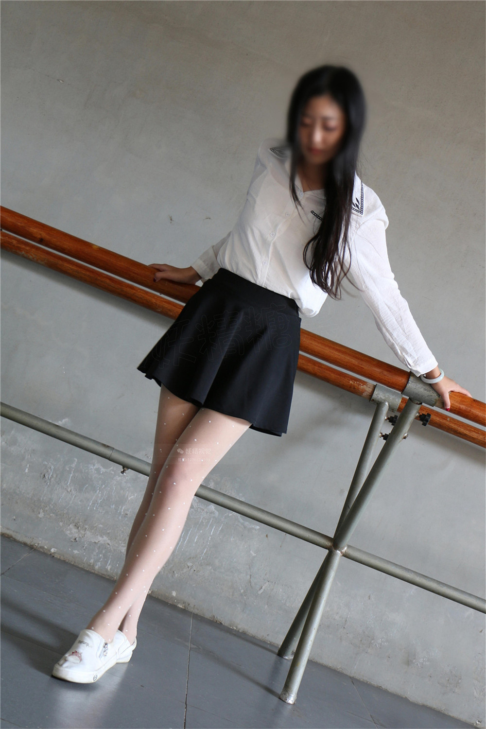 【在线看】[妖精视觉] NO.148 甜甜 双色白丝袜 [32P]