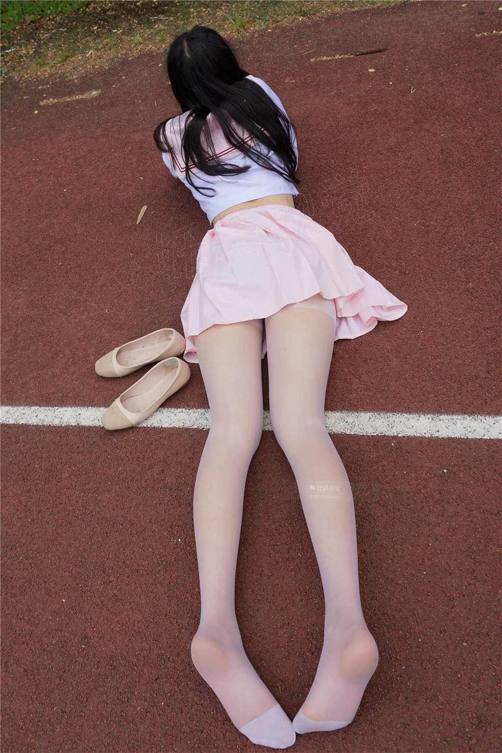 【在线看】[妖精视觉] NO.060 甜甜 运动场的白丝袜 [60P]