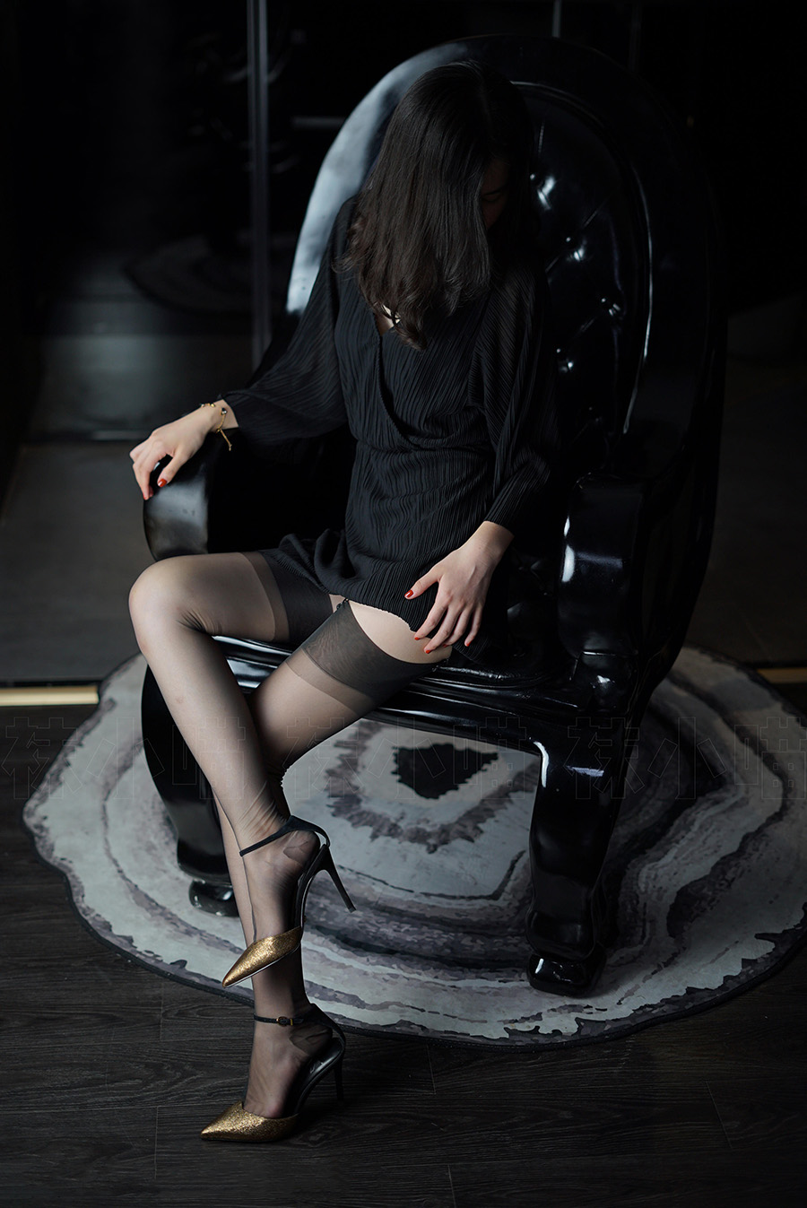 【在线看】袜小喵 KT068《女王的宝座》