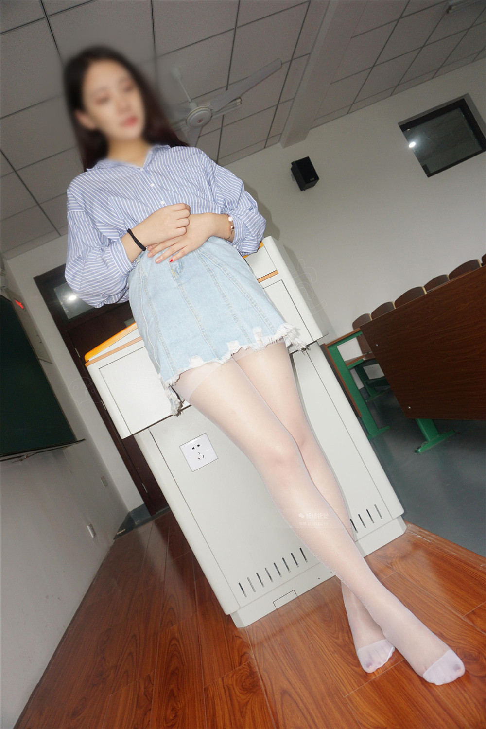 【在线看】[妖精视觉] NO.050 苏苏 白丝袜一步裙（下篇） [66P]