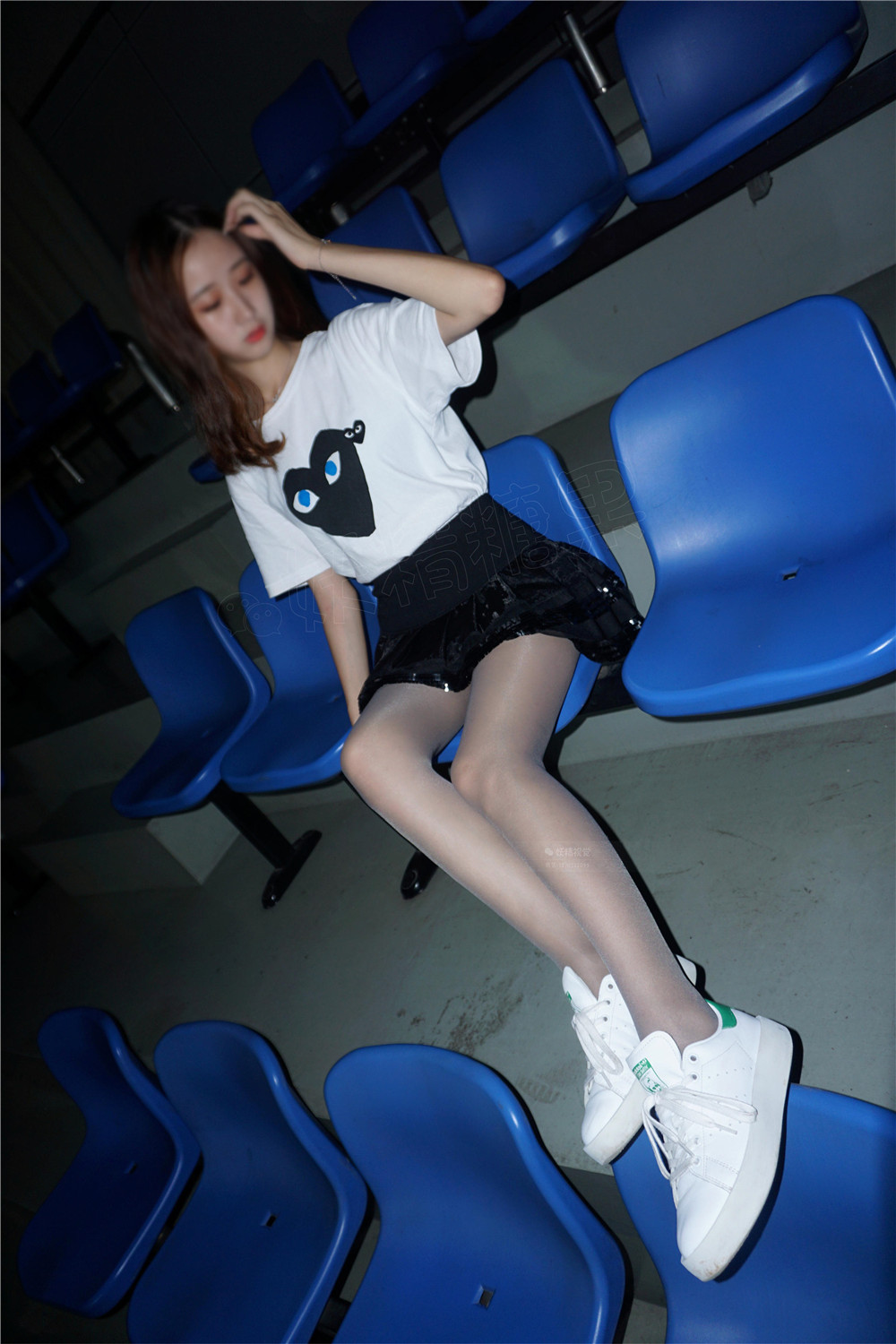 【在线看】[妖精视觉] NO.144 粥粥 闺蜜的丝袜嬉戏 [74P]